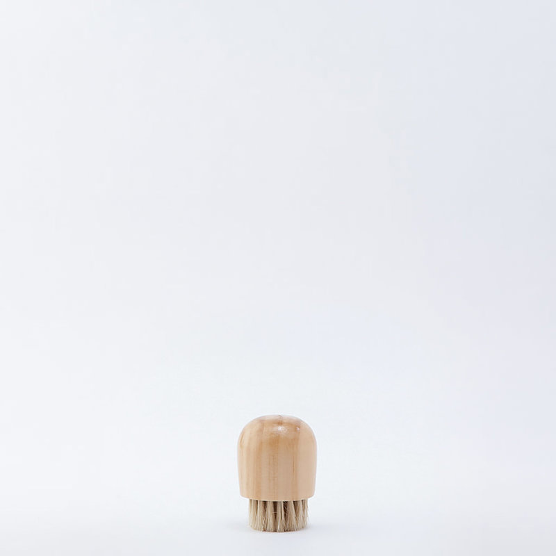 • Cedar Face Brush